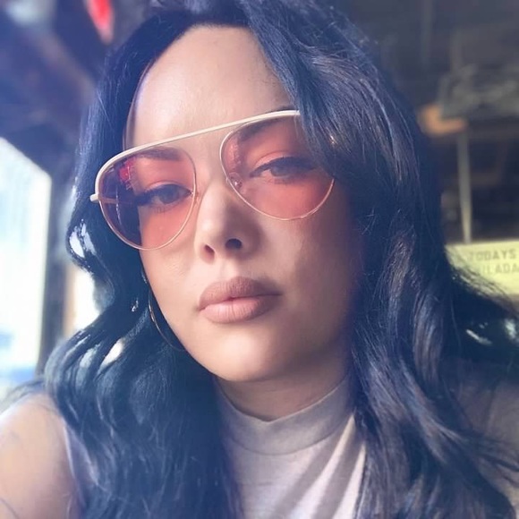 Meet your Posher! - Picture 4 of 4